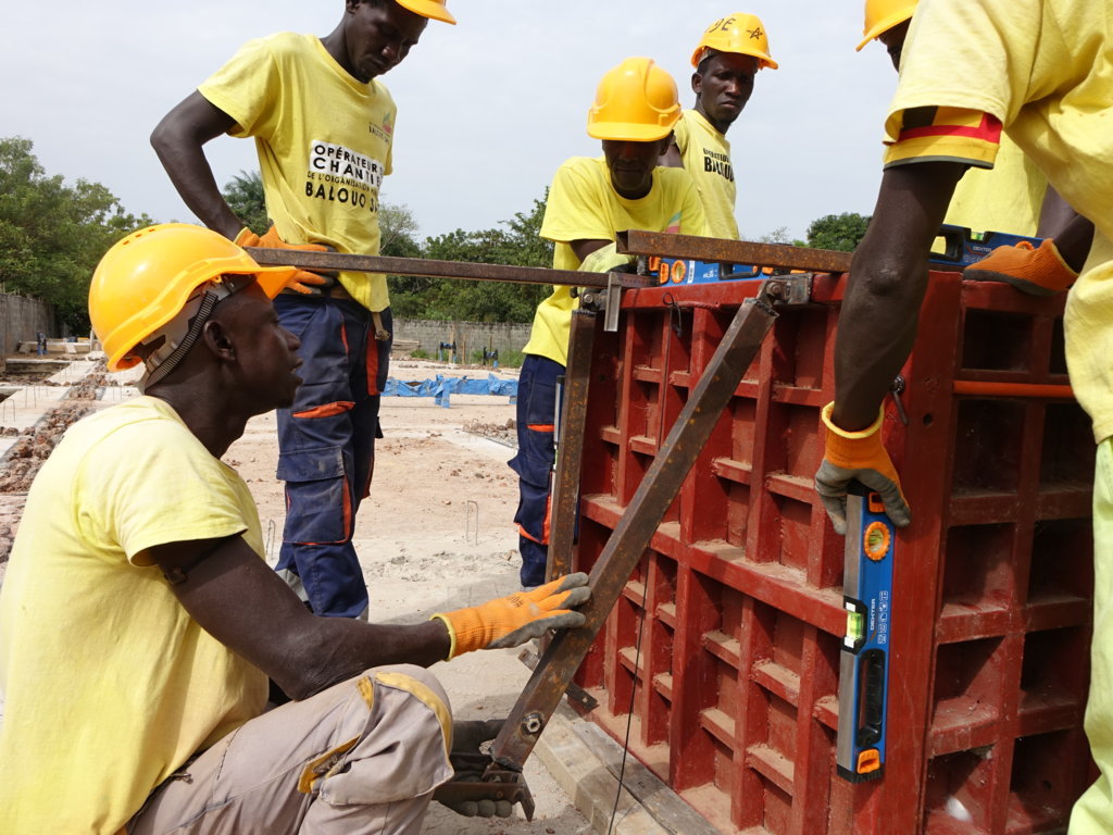 Formazione in Rammed Earth, architetture sostenibile in Africa con Baliuo Salo